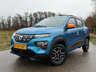 Dacia Spring Comfort Plus 27 kWh / Full Electric / Automaat / Airco / Navi / Leder / Camera / Cruise