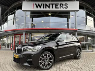 BMW X1 sDrive20i High Executive Edition | Leder | Panoramadak | Head-Up Display | Stoelverwarming | 