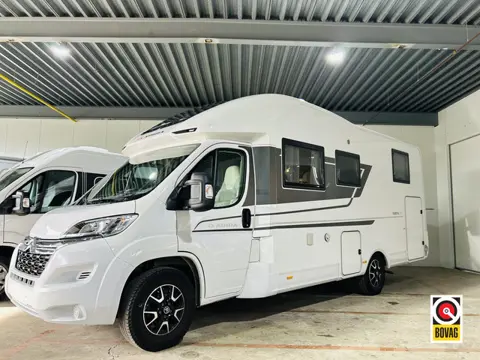 Adria MATRIX 670 SL Axess Gescheiden bedden, volledig vlakke vloer, 5 gordelplaatsen