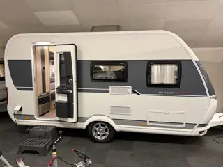 Hobby De Luxe Edition 440 SF VASTBED TREINZIT TOPSTAAT