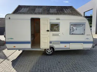 Adria Unica B 461 UB STAPELBED 5 PERS VOORTENT