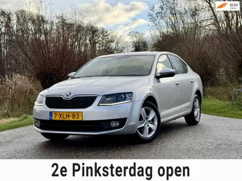 Skoda Octavia 1.2 TSI Greentech Elegance Businessline 5DRS NAVI KEYLES ECC STOELVERWARMING NAP GOED 