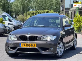 BMW 1-serie 118i High Executive M uitvoering | Leder | Schuifdak | Parkeersensoren | Xenon | Stoelve