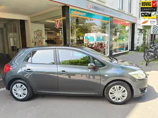 Toyota Auris 1.6-16V Sol