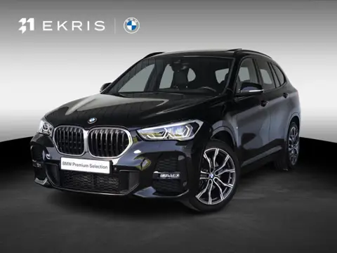 BMW X1 sDrive18i | M Sportpakket | Achteruitrijcamera | Panoramadak | Stoelverwarming | Head-Up Disp