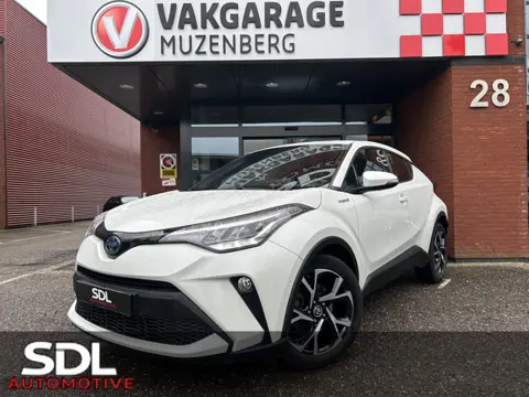 Toyota C-HR 1.8 Hybrid Dynamic 58000KM!! Dealer Auto!! // FULL LED // APPLE CARPLAY / ANDROID AUTO /