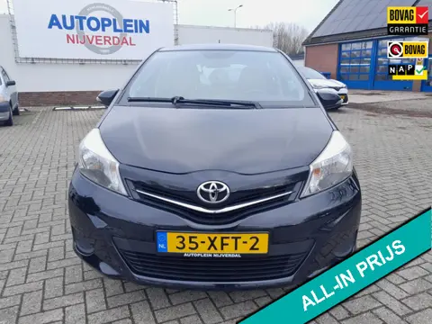 Toyota Yaris 1.0 VVT-i Aspiration zuinige nette in Nederland nieuw geleverde yaris met achteruitrijc