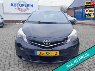 Toyota Yaris 1.0 VVT-i Aspiration zuinige nette in Nederland nieuw geleverde yaris met achteruitrijc