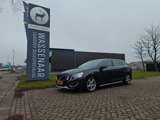 Volvo V60 2.0 D3 Momentum 5-Cilinder | Leer | Trekhaak | Dealer onderhouden |