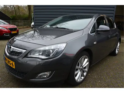 Opel Astra 1.4 Turbo Cosmo Trekhaak stoelverwarming Clima Navi