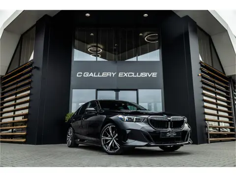 BMW 5 Serie 530e M Sport Edition - Panorama | H&K | Stoelkoeling | Memory