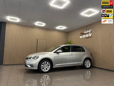 Volkswagen Golf 1.0 TSI Comfortline Business * Dealer onderhouden / Navigatie / Camera / NL Auto *