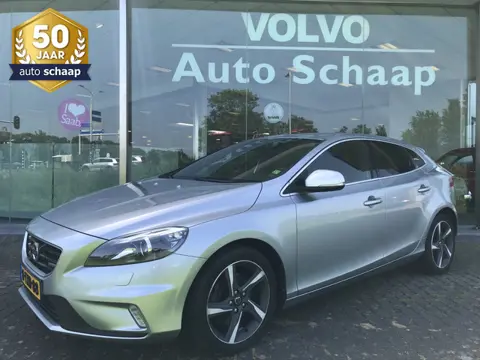 Volvo V40 1.6 T2 R-Design | Rijklaar incl garantie | Trekhaak afneembaar Navigatie Donker getint gla