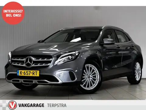Mercedes-Benz GLA 180 Premium Plus/ Automaat/ Camera/ Sportstoelen/ Apple + Android/ Stoelverw./ 18'