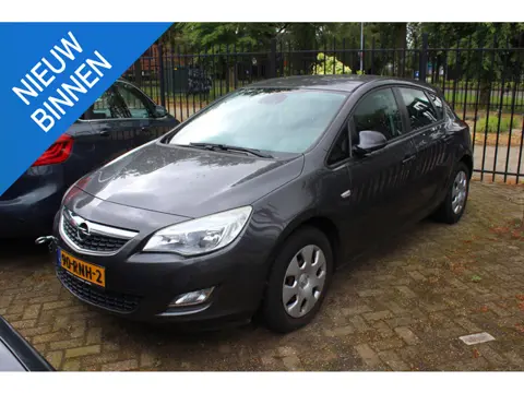 Opel Astra 1.4 VERSNELLINGSBAK VAST, DEFECT!