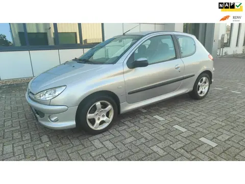 Peugeot 206 2.0-16V GTI