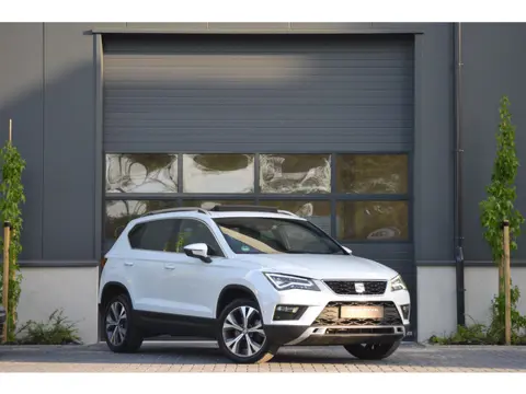 SEAT Ateca 1.4 EcoTSI Xcellence | Pano | Trekhaak wegklapbaar | Automaat | ACC | Leer