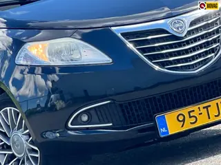 Lancia Ypsilon 0.9 TwinAir Platinum | Nero Vulcano | Airco/LMV/Blue&Me/PDC - Lekker fris!