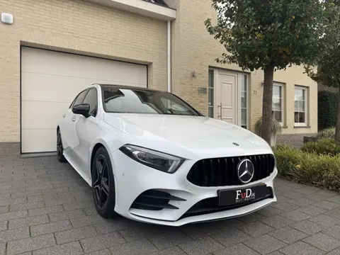 Mercedes-Benz A-Klasse 180 AMG Aut Panoramadak Widescreen SfeerVerlichting Keyless SportLeder Led Ca