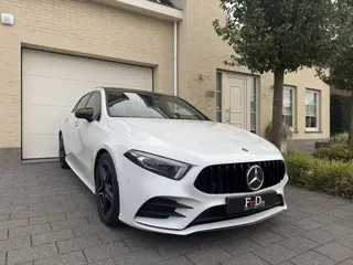 Mercedes-Benz A-Klasse 180 AMG Aut Panoramadak Widescreen SfeerVerlichting Keyless SportLeder Led Ca