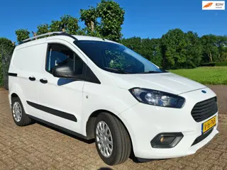 Ford Transit Courier 100pk Benzine met Airco, Cruise Control en Vele Opties !