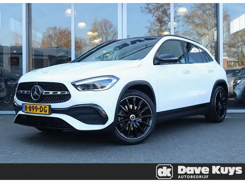Mercedes-Benz GLA 180 AMG Line Panoramadak | Distronic | Apple Carplay