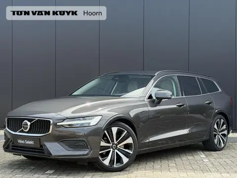 Volvo V60 2.0 B3 Core intellisafe/ keyless entry/ climate line/ 19 inch/ extra getint glas