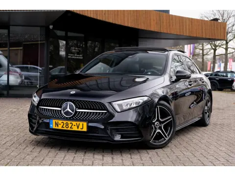 Mercedes-Benz A-klasse 180 Business Solution AMG|Rijklaar!|Pano|Camera|Carplay|Stoelverwarming