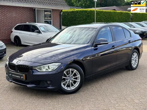 BMW 3-serie 320i High Executive|Ketting vervangen|Carplay|Navigatie|Airco|Automaat|Cruise control|Ne