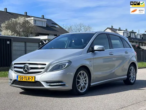 Mercedes-Benz B-klasse 180 Ambition Automaat*Leder*Navigatie*Cruise*NAP*Airco*Xenon*APK 29-05-2027LM