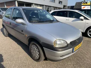 Opel Corsa 1.2i-16V Strada 1999 € 950.- 1 JR. APK, ZO MEE.
