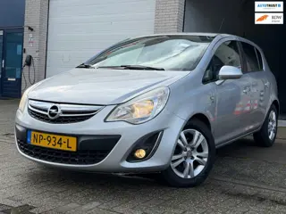 Opel Corsa 1.4-16V Cosmo/ AUTOMAAT/ 2e EIG/ dealeronderhouden/ 1jaar apk/ volle opties/ zeer nette a