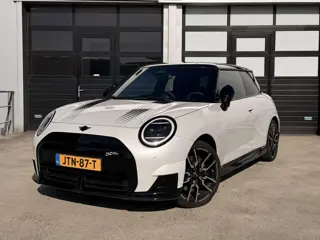 MINI Electric Cooper SE John Cooper Works 54.2 kWh Pakket M | Panoramadak | Privacy glas | Inklapbar