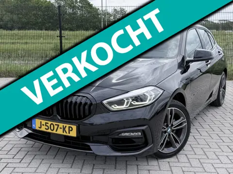 BMW 1-serie 118i Executive Edition | 1ste eigenaar | PDC | Carplay |Metallic lak|