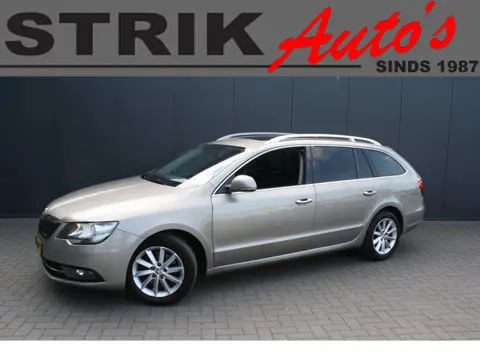 Skoda Superb Combi 1.6 TDI Sprint Pro NAVIGATIE - CAMERA - PANORAMADAK - 2 x PDC - TREKHAAK