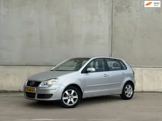 Volkswagen Polo 1.4-16V Sportline 5deurs Airco Nieuwe APK