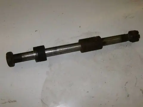 Suzuki GSX250E Achterwiel As 64711-44400