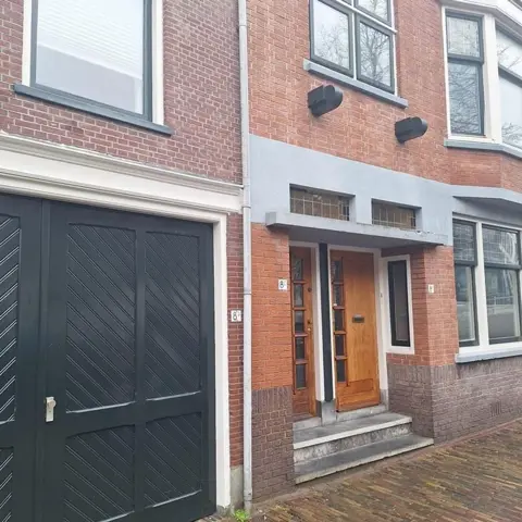 Woning aan de Buitenwatersloot te Delft