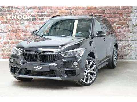 BMW X1 sDrive20i High Executive Automaat / Navigatiesysteem Plus / Panoramadak / Leder / Head-Up Dis