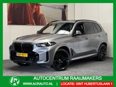 BMW X5 X DRIVE50e M SPORTPAKKET PANORAMADAK LUCHTVERING HEAD-UP DISPLAY ELK. TREKHAAK NAVIGATIE LEDE