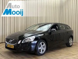Volvo V60 2.0 D3 Kinetic Automaat / Org.NL! / Cruise / Navigatie / ECC Clima / Trekhaak / PDC / 16''