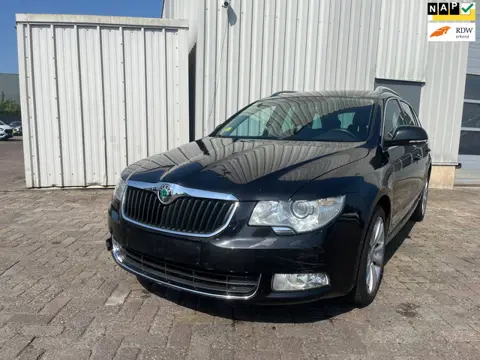 Skoda Superb Combi 1.8 TSI Elegance 4x4 SCHADEAUTO!