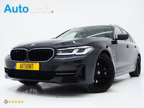 BMW 5 Serie Touring 520e | Panoramadak | LED Grille | Trekhaak | Leder | HUD | 360 | Dodehoek | Sfee