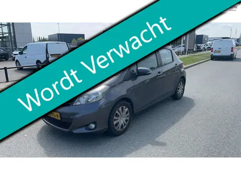 Toyota Yaris 1.3 VVT-i 100pk 2e eigenaar 5-deurs Airco Trekhaak Degelijk