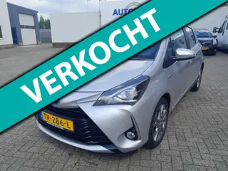 Toyota Yaris 1.5 Hybrid Design Sport mooie sportieve Yaris op all seasonsbanden!