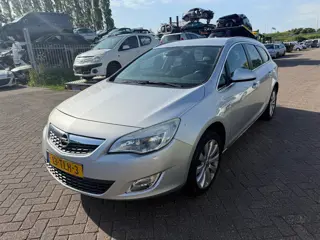 Opel Astra Sports Tourer 1.4 Turbo Cosmo lees beschrijving