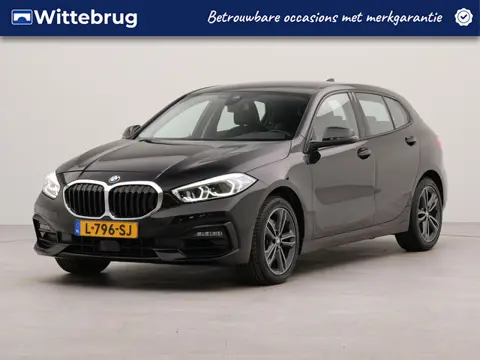 BMW 1-serie 116i Executive Edition automaat | Apple Carplay | Navigatie | Sportstuur | Acheruitrij c