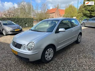Volkswagen Polo 1.4-16V Highline AUTOMAAT! !TREKHAAK!