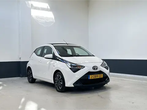 Toyota Aygo 1.0 VVT-i x-play cabrio | Apple Carplay/ Android Auto | Camera | NL| 1 Eig |