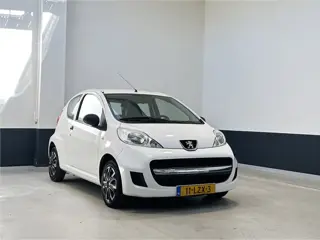 Peugeot 107 1.0-12V XR | NL | Radio/CD |